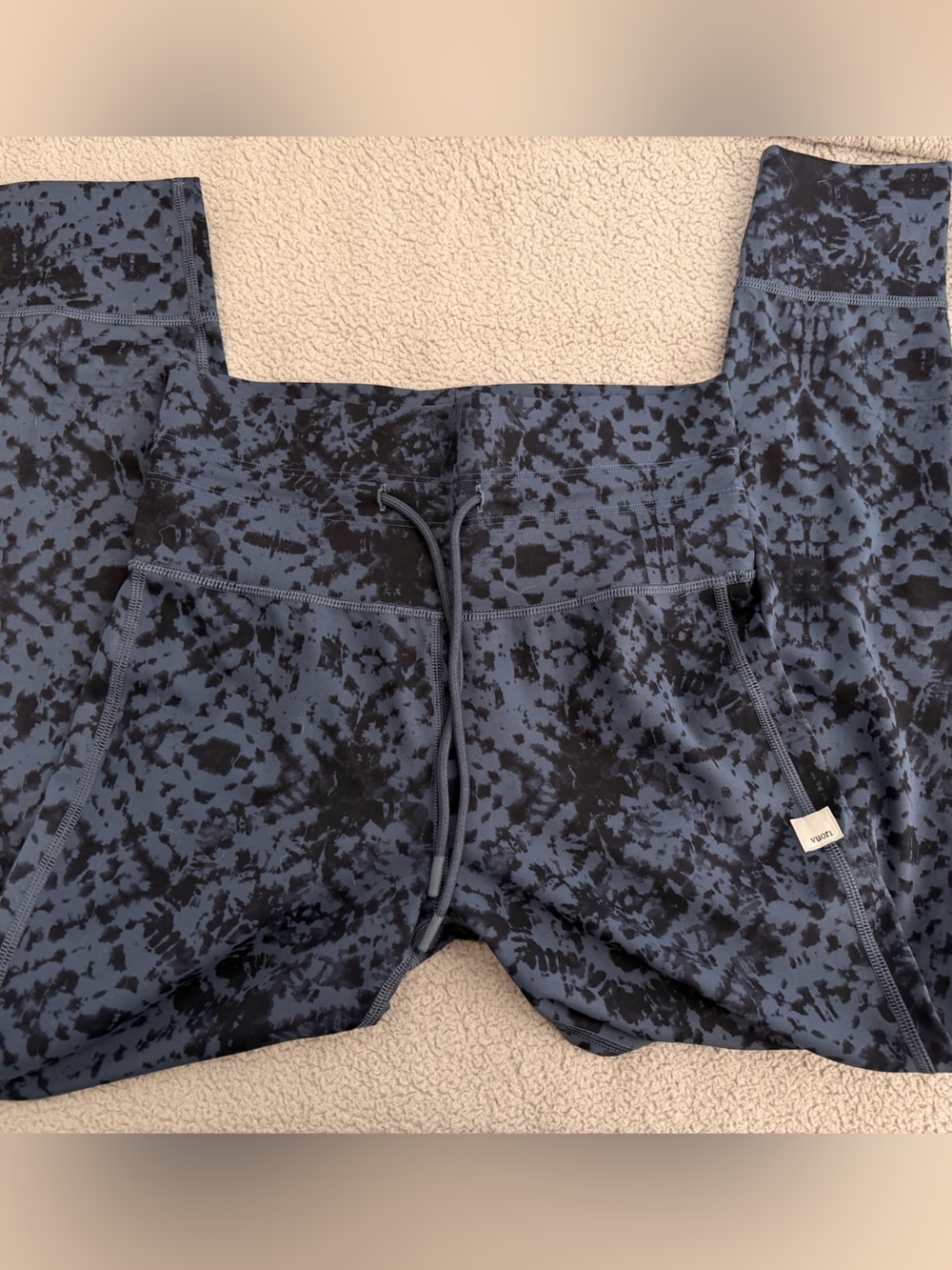 VUORI DAILY LEGGING BLUE AND BLACK
